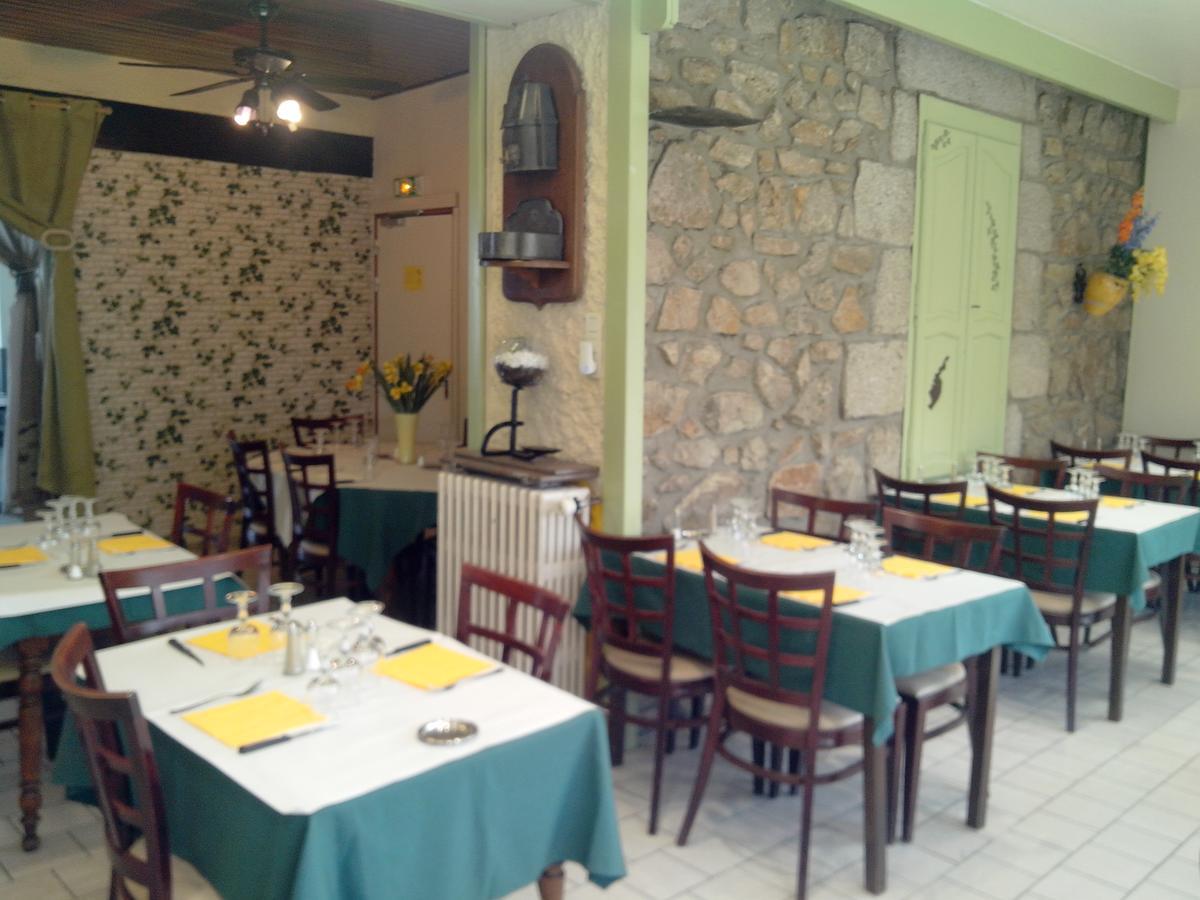 Hotel Restaurant Du Velay Le Chambon-sur-Lignon Exterior photo